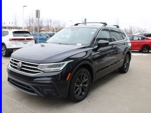 Certified 2023 Volkswagen Tiguan SE image 3