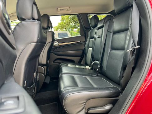Used 2013 Jeep Grand Cherokee Laredo w/ Laredo E Group AWD/4WD image 14