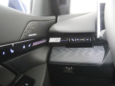 New 2026 BMW 530i 530i w/ Premium Package image 19