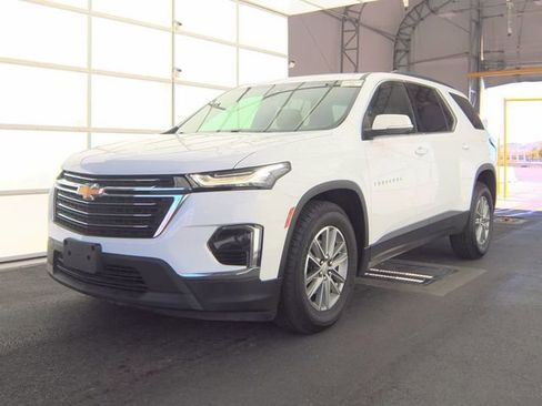 Used 2023 Chevrolet Traverse LT image 1