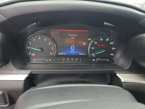 Used 2022 Ford Explorer XLT image 2