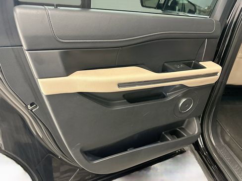 Used 2024 Ford Expedition Max XLT image 27