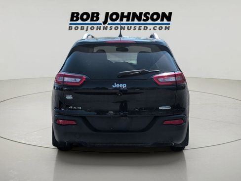Used 2018 Jeep Cherokee Latitude Plus w/ Cold Weather Group AWD/4WD image 4