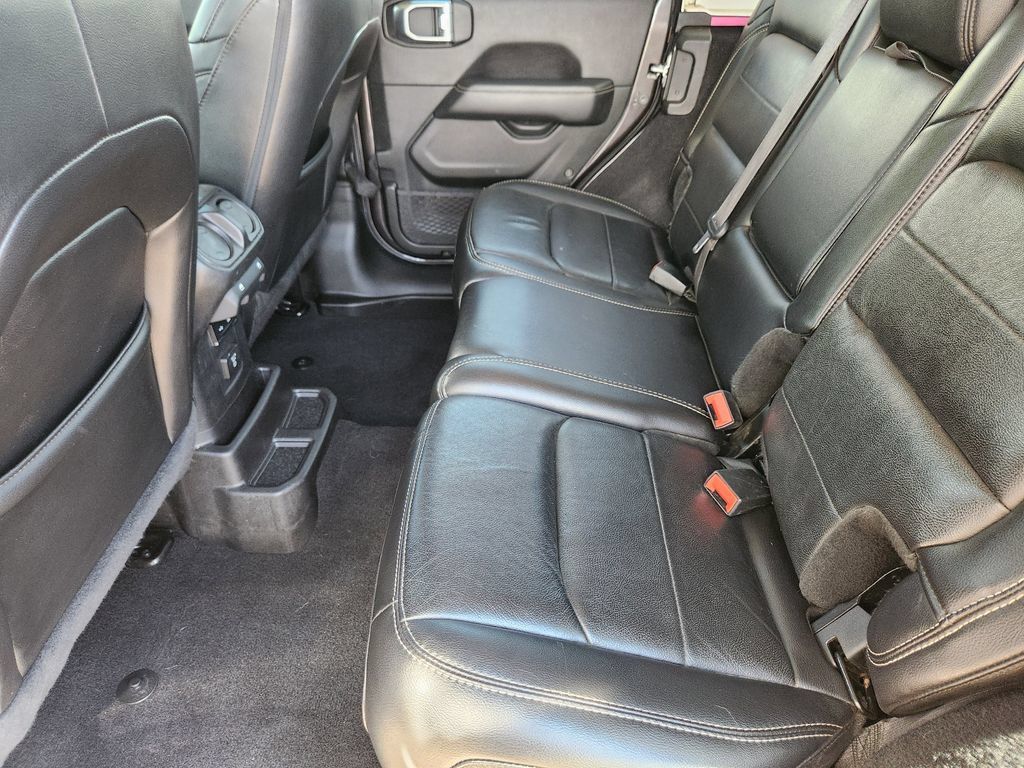 Used 2020 Jeep Wrangler Unlimited Sahara AWD/4WD image 19