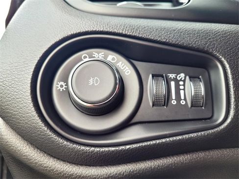 Used 2020 Jeep Renegade Altitude image 19