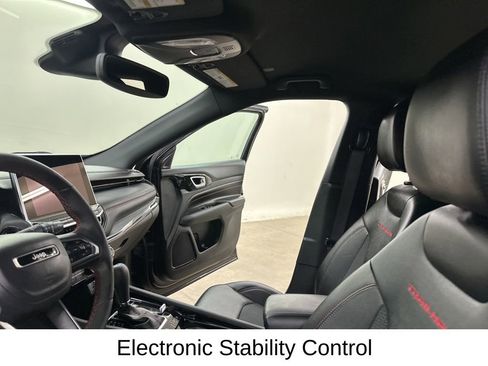 Used 2024 Jeep Compass Trailhawk w/ Trailhawk Convenience Group image 32