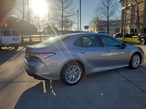 Certified 2018 Toyota Camry XLE image 7