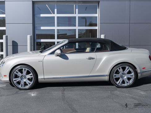 Used 2015 Bentley Continental GT image 4