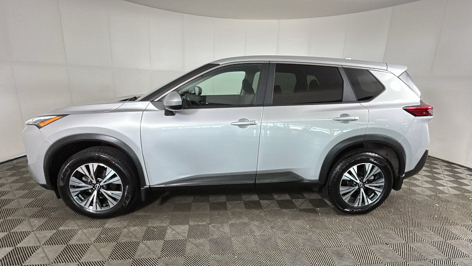 Used 2023 Nissan Rogue SV AWD/4WD image 7