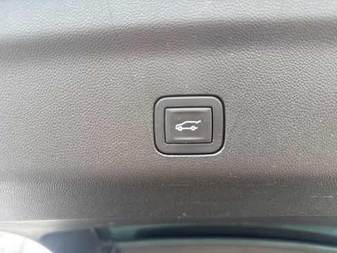 Used 2025 Chevrolet Tahoe LT AWD/4WD image 13