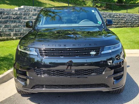 Used 2025 Land Rover Range Rover Sport SE AWD/4WD image 8