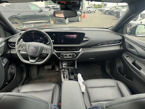 Used 2024 Buick Envista Sport Touring w/ Convenience I Package FWD image 12