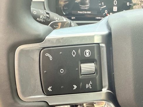 Certified 2024 Land Rover Discovery Dynamic SE image 29