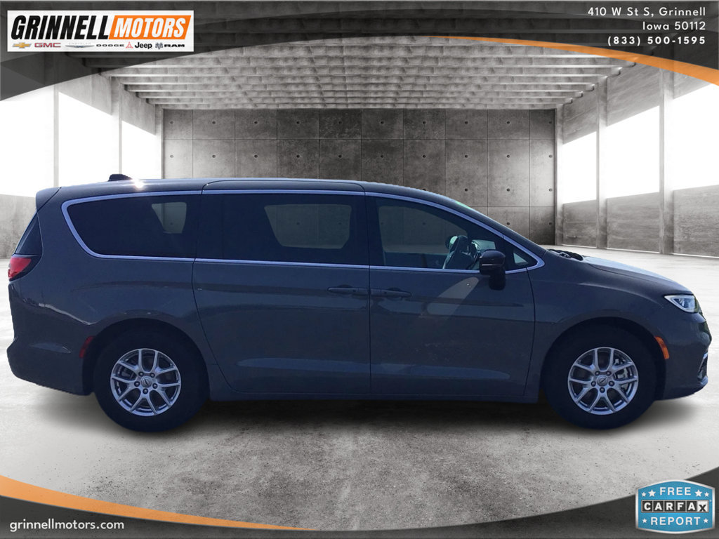 Used 2025 Chrysler Pacifica Select FWD image 4
