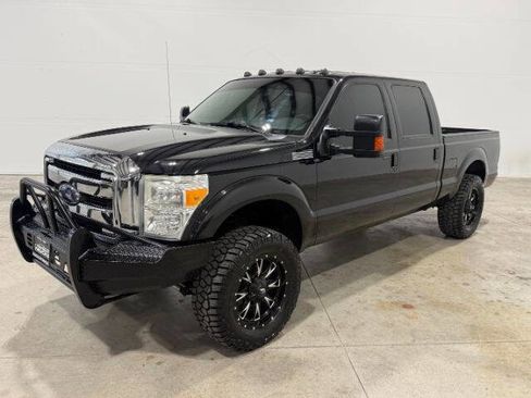 Used 2014 Ford F250 Lariat w/ Lariat Interior Package AWD/4WD image 2