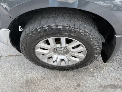 Used 2012 Nissan Frontier SL AWD/4WD image 10