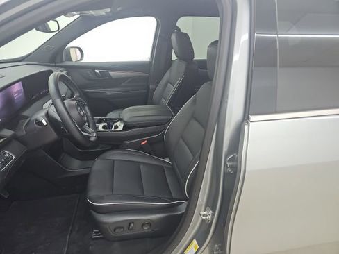 Used 2025 Buick Enclave Preferred image 5