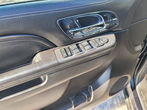 Used 2013 Cadillac Escalade Platinum image 31