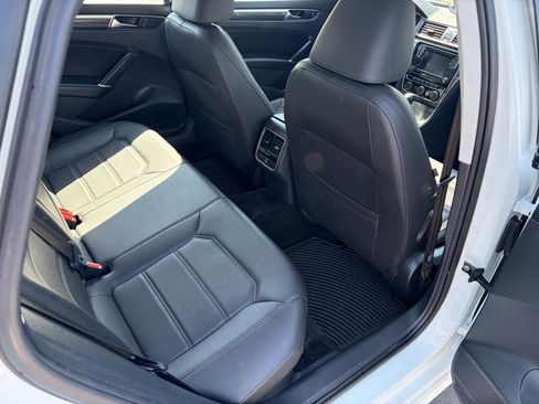 Used 2017 Volkswagen Passat 1.8T SE FWD image 22