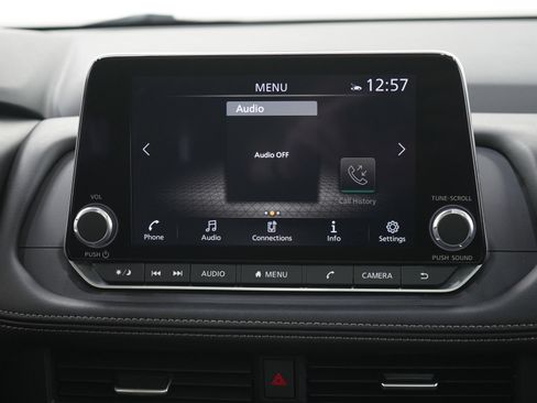 Used 2024 Nissan Rogue SV w/ SV Premium Package image 18