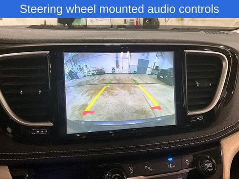 Used 2023 Chrysler Pacifica Limited image 17