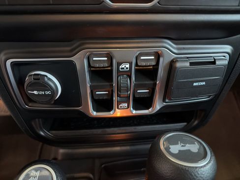 Used 2022 Jeep Wrangler Unlimited Sport image 24