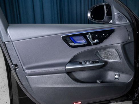 Used 2025 Mercedes-Benz C 300 Sedan image 12