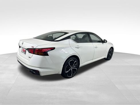 Used 2025 Nissan Altima 2.5 SR w/ SR Premium Package image 7