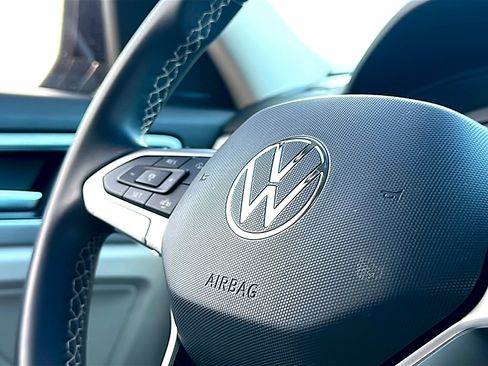 Used 2022 Volkswagen Atlas SE image 31