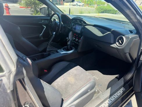 Used 2018 Subaru BRZ Limited w/ Popular Package #2 RWD image 9