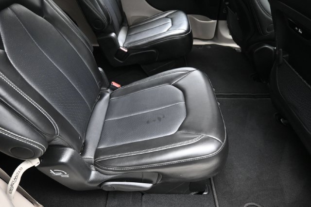 Used 2024 Chrysler Pacifica Touring-L FWD image 29