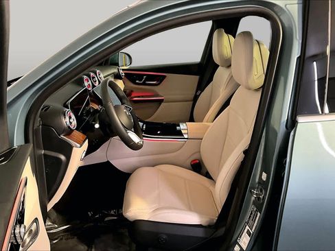 Used 2026 Mercedes-Benz GLC 300 4MATIC image 9