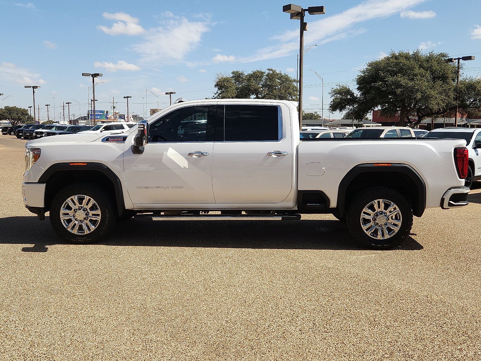 Used 2022 GMC Sierra 2500 Denali w/ Denali Ultimate Package AWD/4WD image 2