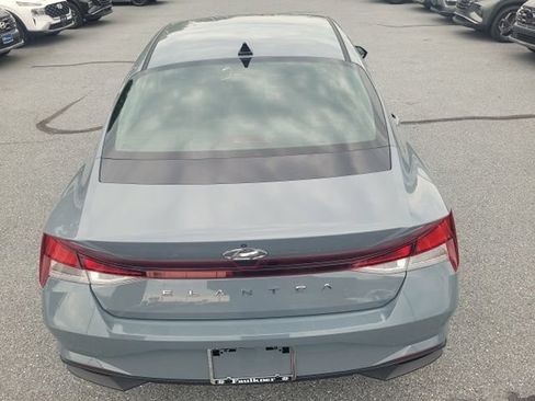 Used 2021 Hyundai Elantra SE FWD image 18