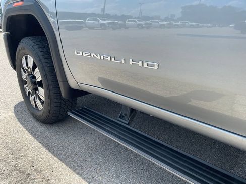 Used 2025 GMC Sierra 2500 Denali w/ Denali Reserve Package AWD/4WD image 14