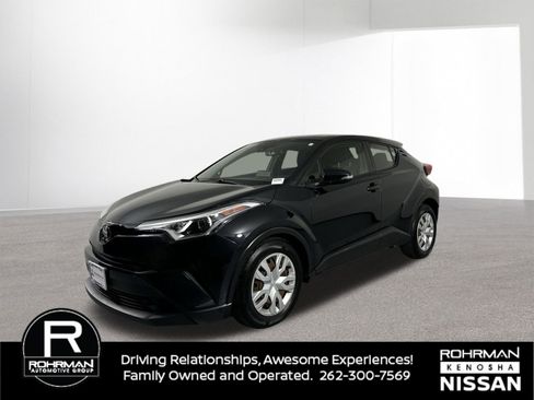 Used 2019 Toyota C-HR XLE image 2