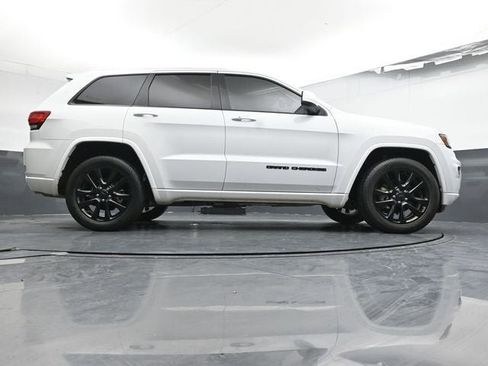 Used 2019 Jeep Grand Cherokee Altitude image 34