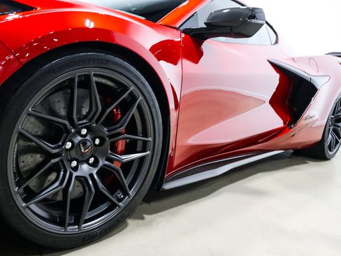 Used 2025 Chevrolet Corvette Z06 w/ Z07 Performance Package RWD image 30