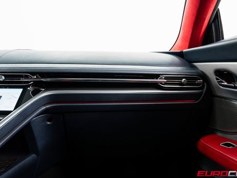 Used 2024 Aston Martin DB12 Coupe image 31