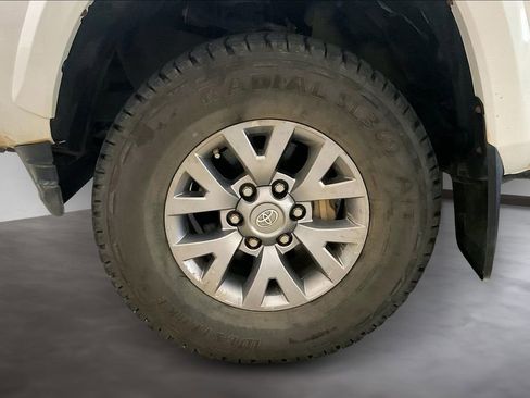 Used 2017 Toyota Tacoma SR image 6