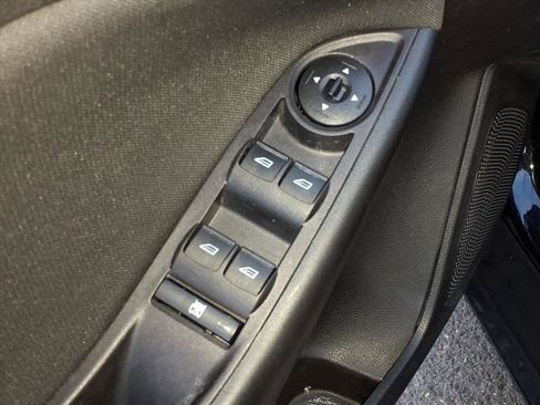 Used 2018 Ford Focus SE w/ SE Appearance Package image 14