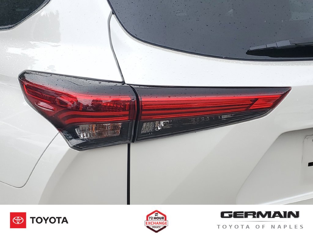 Used 2021 Toyota Highlander XLE FWD image 16