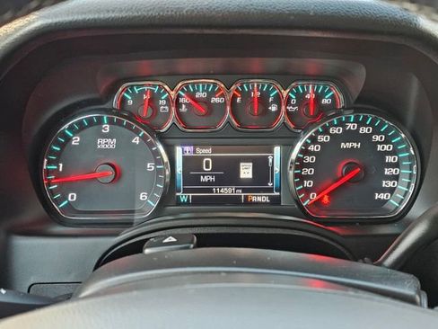 Used 2018 Chevrolet Suburban LT image 25