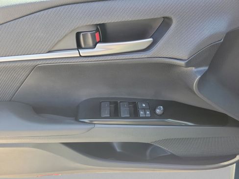 Used 2025 Toyota Camry SE image 23