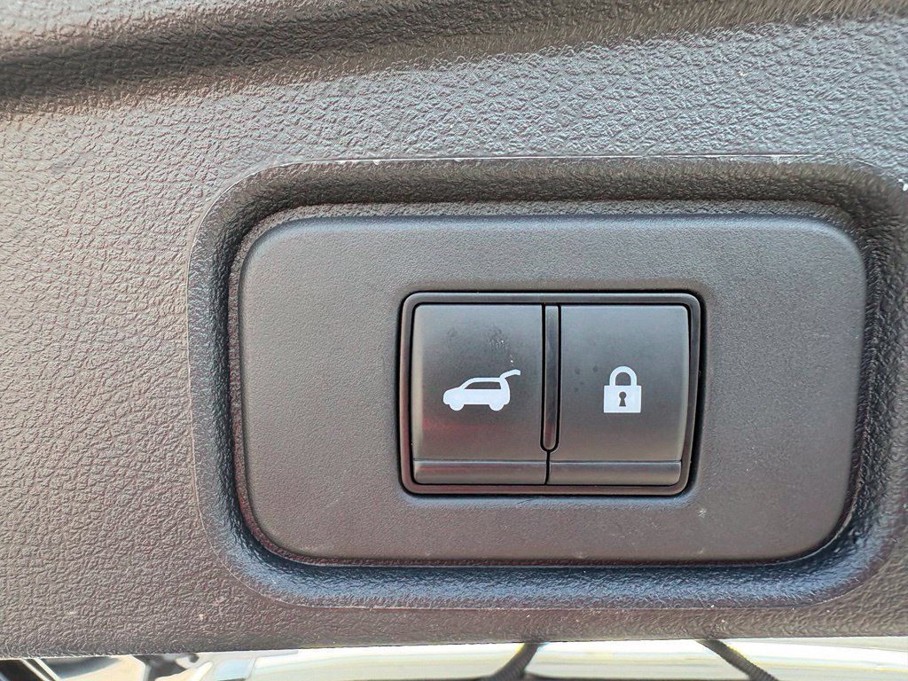 Used 2025 Nissan Pathfinder SL w/ Black Appearance Package AWD/4WD image 13