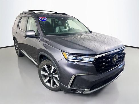 Certified 2023 Honda Pilot Touring image 2