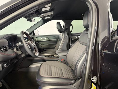 Used 2025 Ford Explorer ST-Line w/ ST-Line Street Pack AWD/4WD image 21