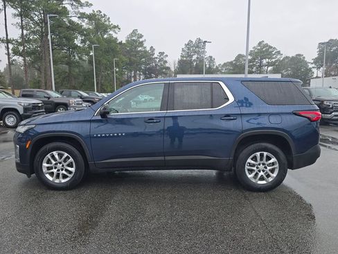 Used 2023 Chevrolet Traverse LS image 2