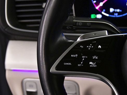 Used 2024 Mercedes-Benz GLS 450 4MATIC image 18