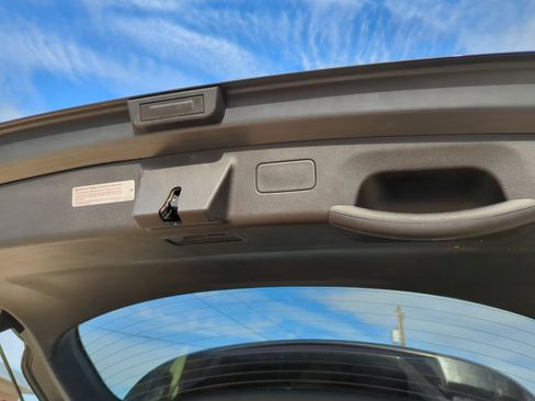 Used 2021 Kia Sorento S image 17